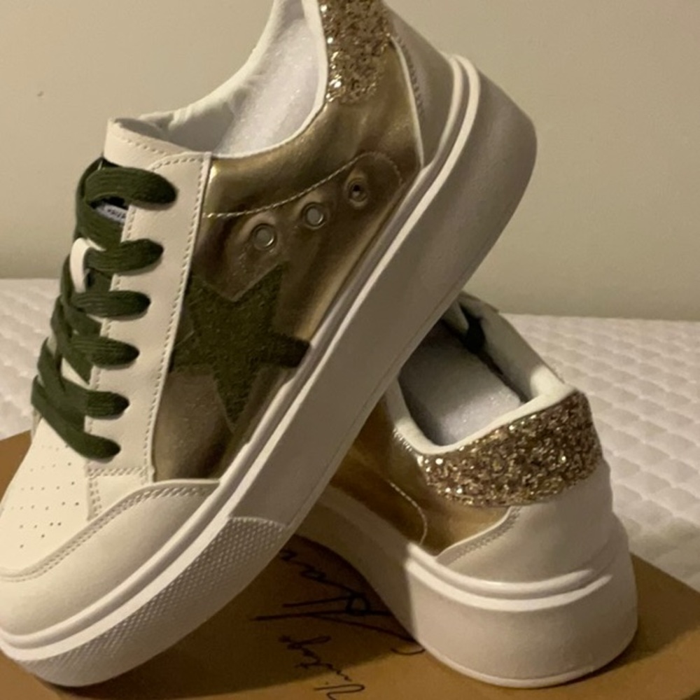 VINTAGE HAVANA Lexa Olive Star Fashion Sneaker - Picture 5 of 7